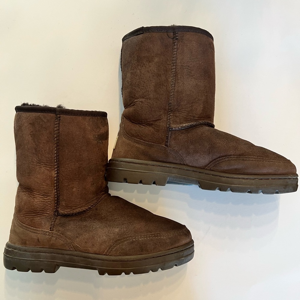 UGG Australia Ultra Short Sheepskin Boots – Women’s Size 7 (Made in New Zealand)